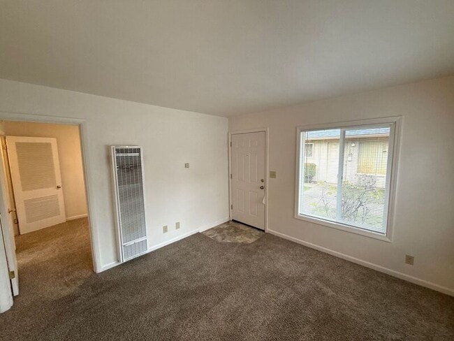 Photo - 1145 Saginaw St S