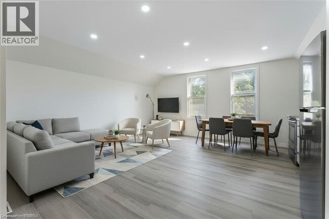 Photo - 150 Elgin St