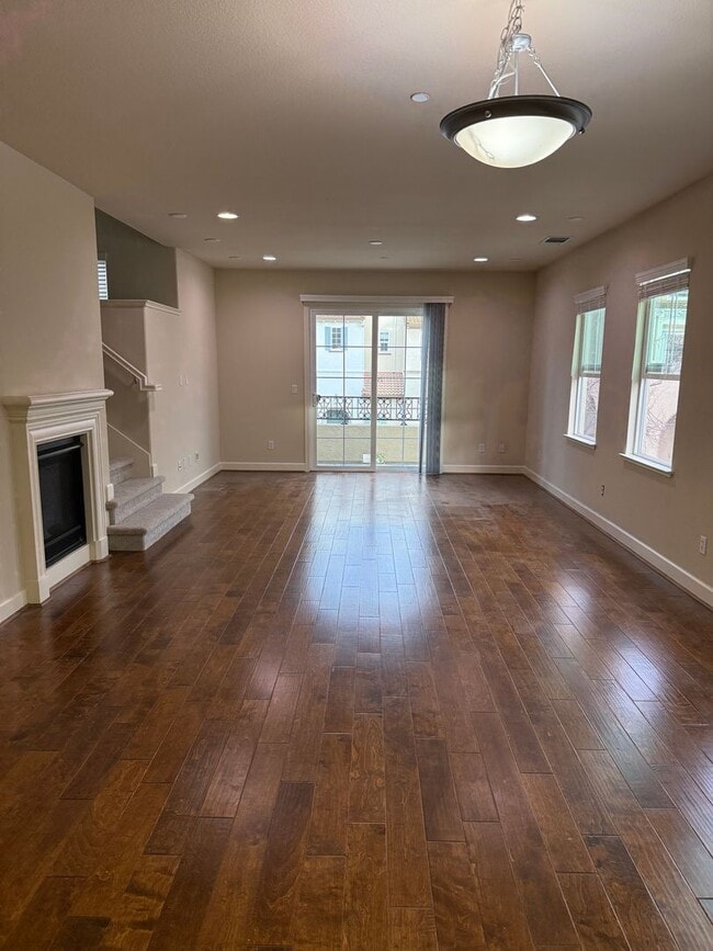 Photo - SPACIOUS 3 BEDROOM, 3.5 BATHROOM TOWNHOUSE IN AN EXCELLENT LOCATION. GARAGE. LAUNDRY. BALCONY. A ...