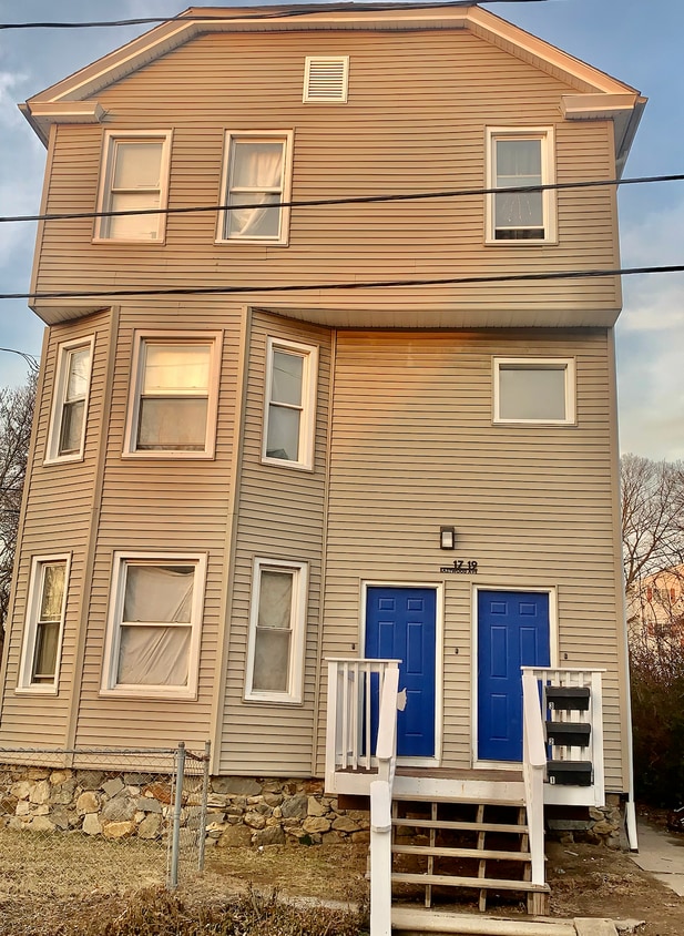Photo - 19 Eastwood Ave (Waterbury, CT)