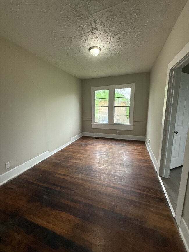 Photo - 3116 Steiner Ave SW