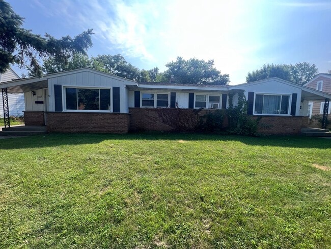 Building Photo - Two Bedroom Duplex on SE Side of Grand Rap... Rental