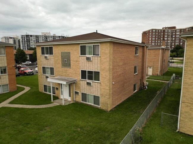 Building Photo - 9606 Golf Terrace Unit GW