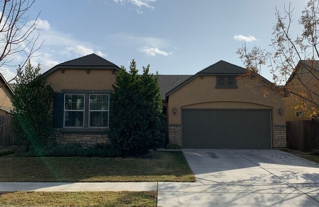 Building Photo - 4 Bedroom 2 Bath Home