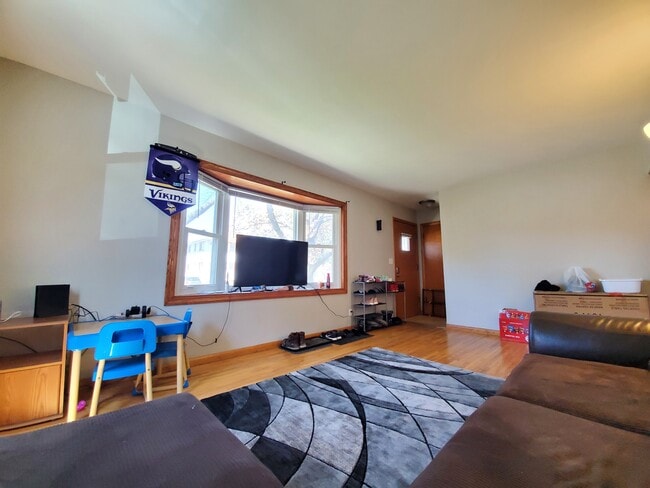 Photo - 1220-4 1/2 4 1/2 St NW