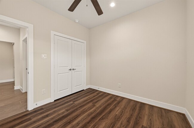 Building Photo - 3925 Tulane Oak Dr