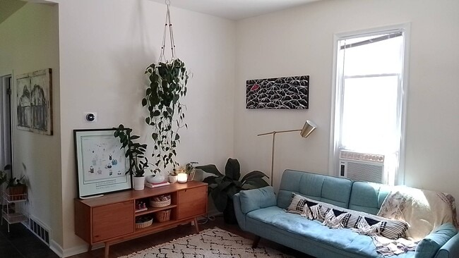 Photo - 839 E John St Unit Lower