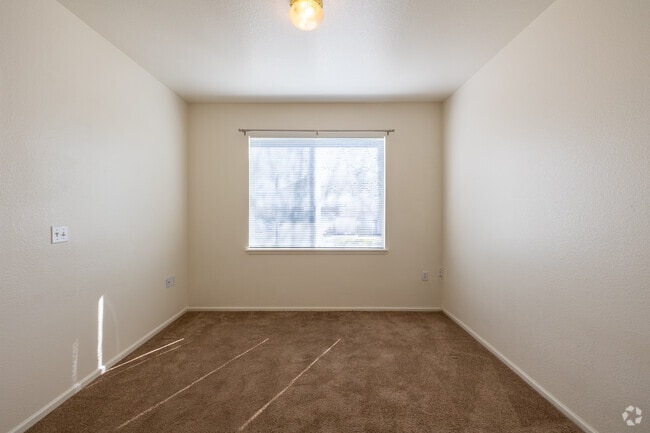 1BR, 1BA - 625SF - Bedroom - The Village at Hampden Town Center