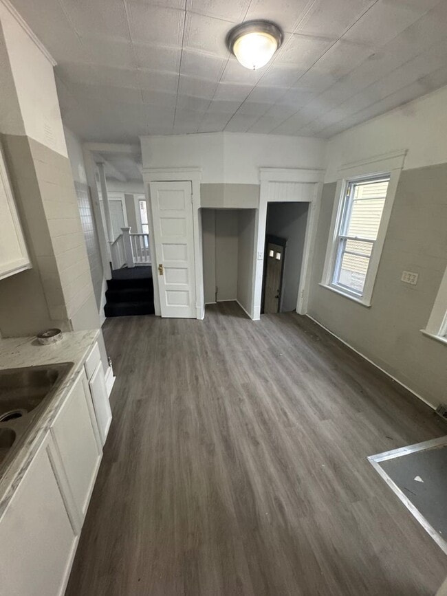 Photo - 5 Bedroom Home for Rent in Glenville – Cleveland