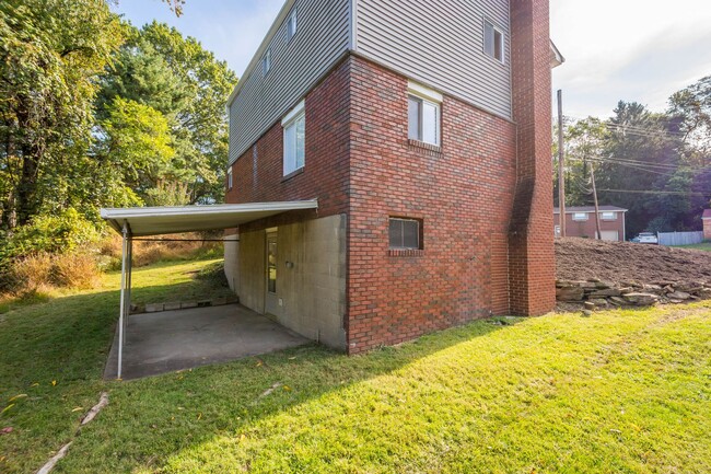 Photo - AVAILABLE NOW – Move In Today! NEWLY RENOV...