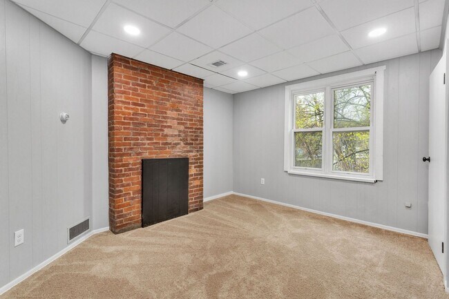 Photo - 4 Bed 2 Bath - Newly updated Shadyside home