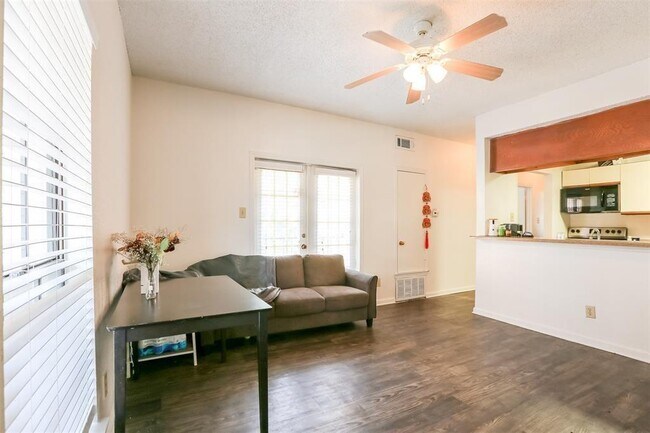 Photo - 912 W 22nd St Unit 201