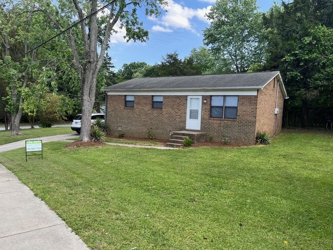 3 BR near Johnson St School! - 3 BR near Johnson St School! House