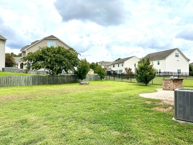 Photo - 8019 Kelburn Ln