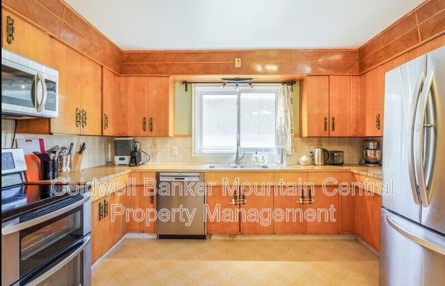 Photo - 11628-11691 91 St NW