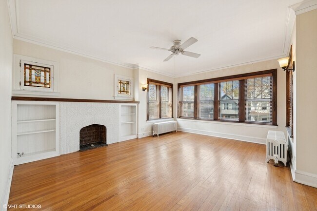 Living Room - 4943 N Leavitt St Apartamentos Unidad # 2