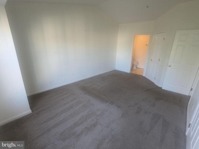 Building Photo - 11010 Koman Cir Unit 301