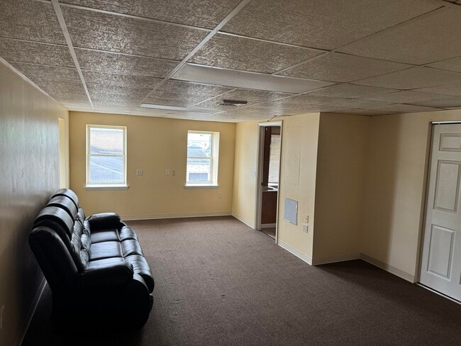 Building Photo - 207 N 1st St Unit C Rental