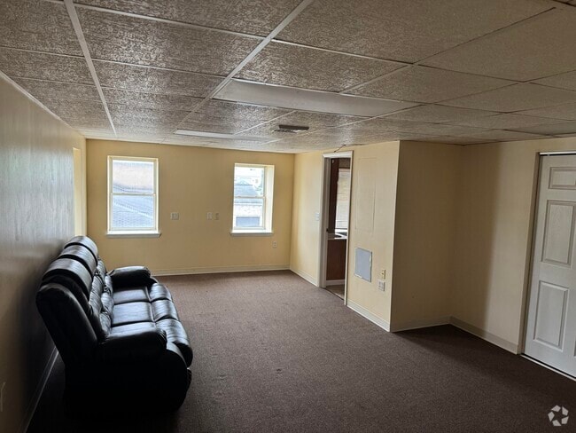 Building Photo - 207 N 1st St Unit C Rental