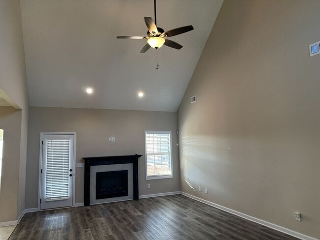 Photo - 3 Bedroom Home with Massive Bonus Room for Rent!