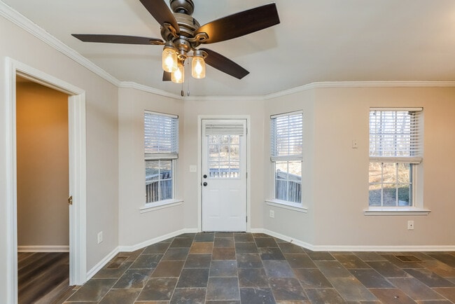 Photo - 363 Amsterdam Way