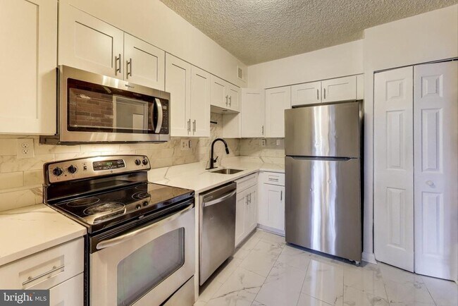 Photo - 5500 Holmes Run Pkwy Unidad 220