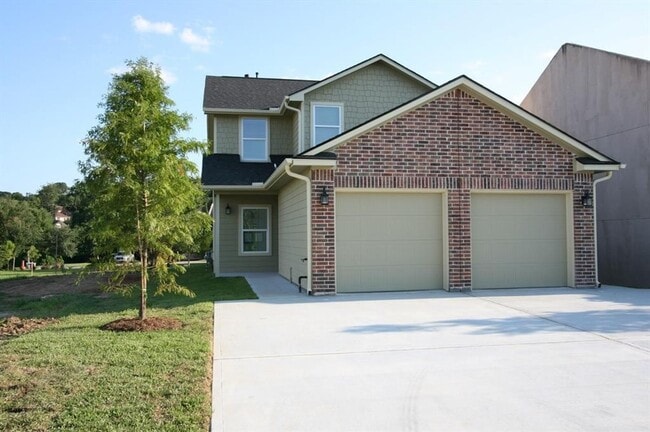 Building Photo - Like New Two Bedroom Townhouse in April Sound Unit A