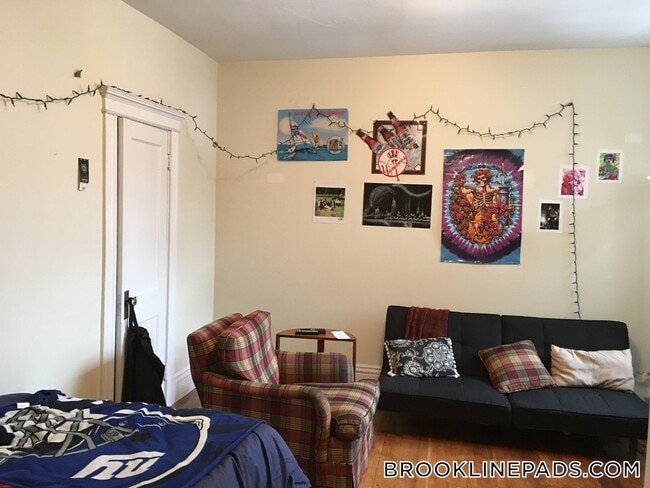 Building Photo - 22 Euston St