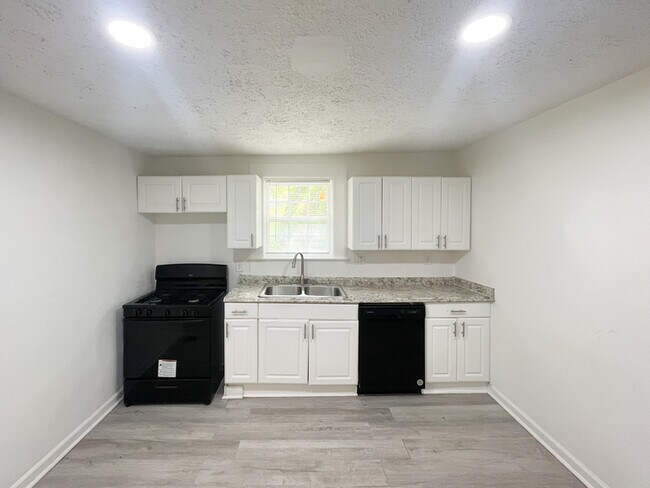Photo - 805 Spencer St NW
