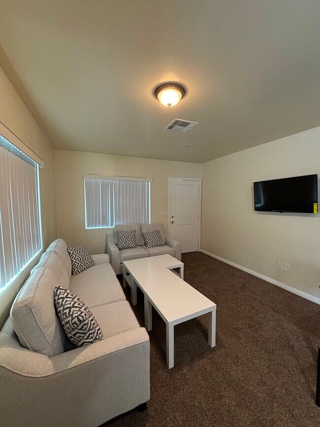 Photo - 239 E 104th St