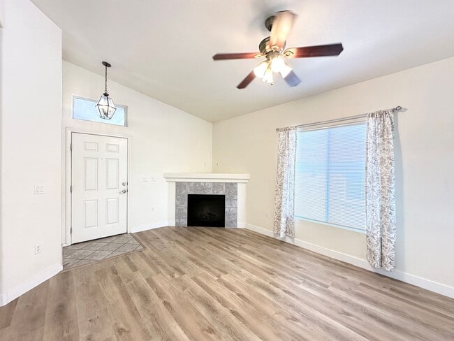 2305 W Horizon Ridge Pkwy