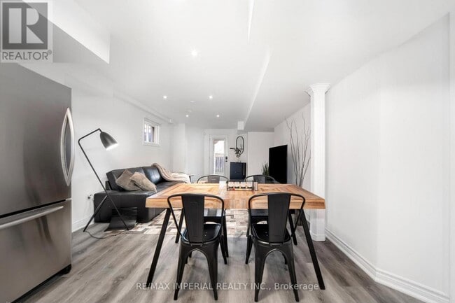 Photo - 9 Caramel Crescent