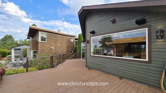 Photo - 609 13th Ave W