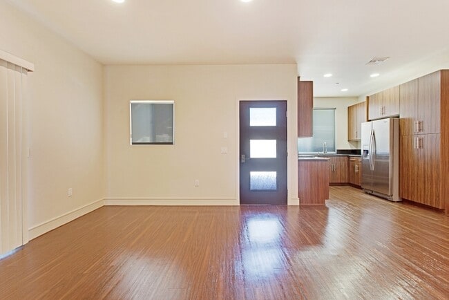 98- #1 N. Oakview Drive