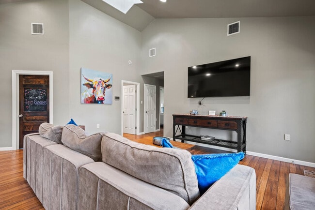 Photo - 1736 W Live Oak St Apartment Unit ID1253747P