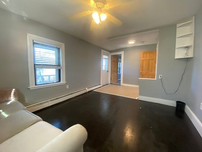Building Photo - 4 Barrett Ave Unit 3 Rental