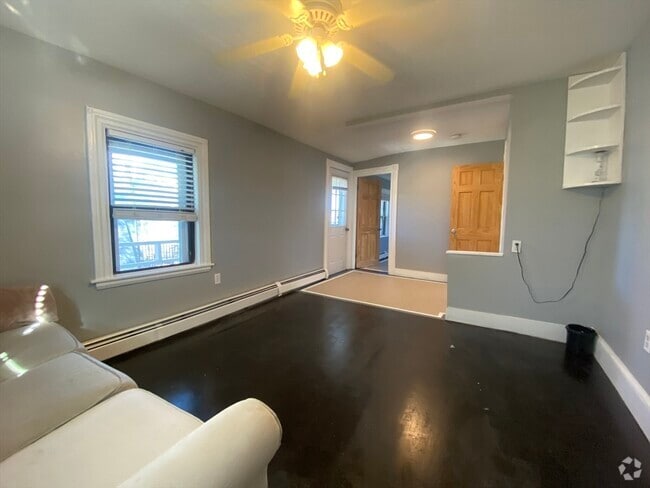Building Photo - 4 Barrett Ave Unit 3 Rental