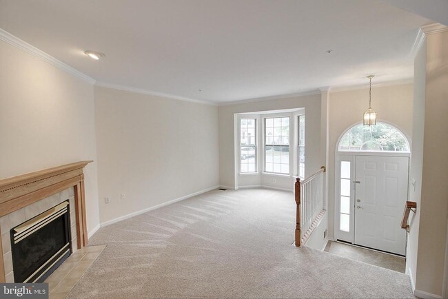 Photo - 925 Jubal Way