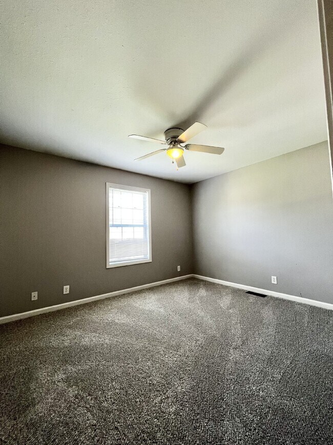 Photo - 253 Executive Ave