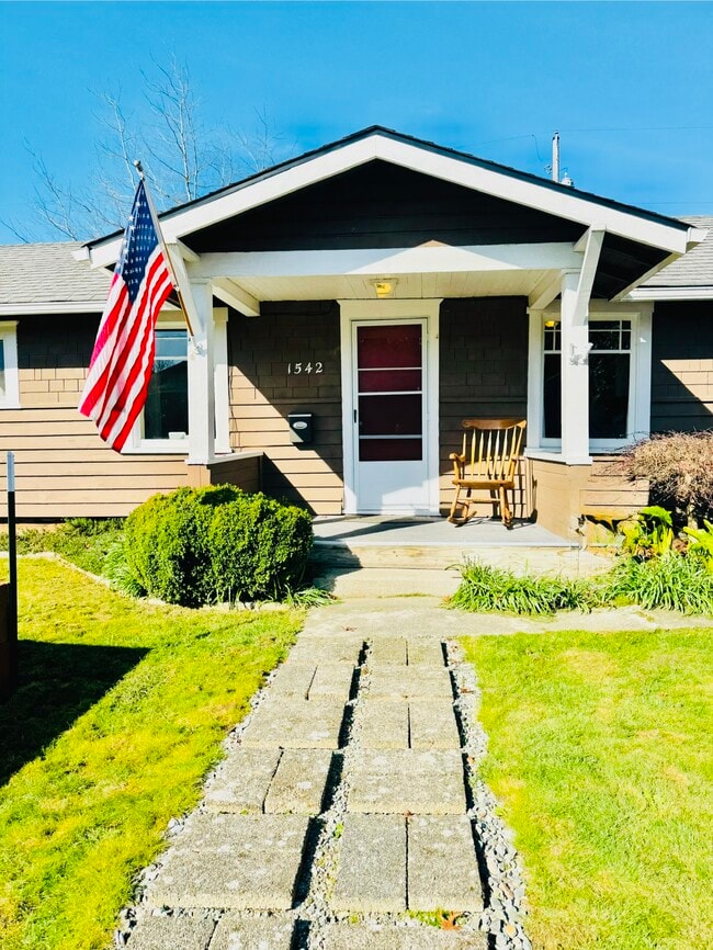 Building Photo - 1542 S Oakes St