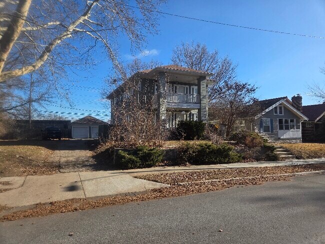 Photo - 5921 Harrison St