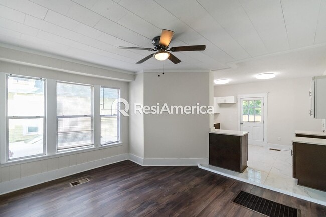 Photo - Newly Renovated 4/2 in Midtown!