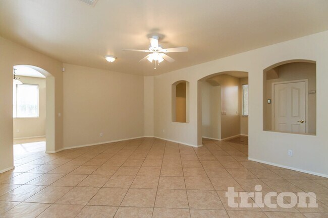 4325 N 125th Ave