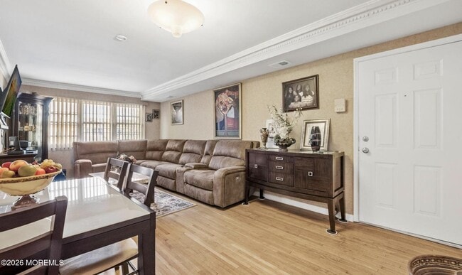 Building Photo - 390 College Dr E Unit 390