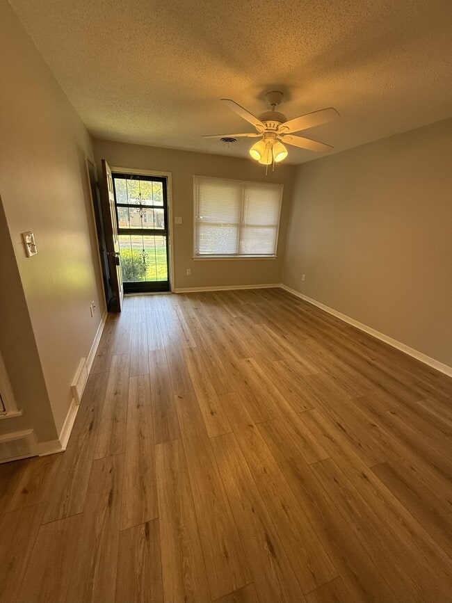 Photo - 8230 Elmbrook Dr