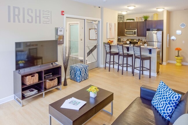 03-irish-flats-nd-south-bend-in-clubhouse-2