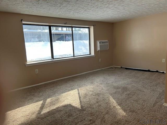 Photo - 545 Goucher St