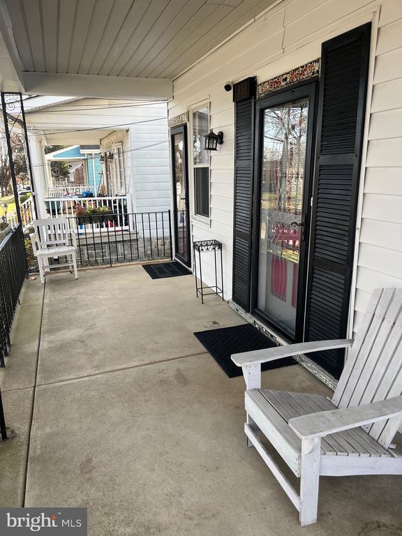 Photo - 1808 Griffith St