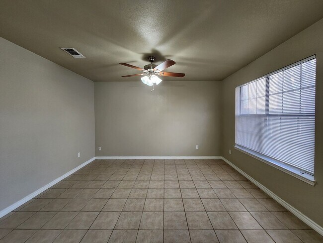 Photo - 3/2.5/1 Townhome / Close to Landa Park / ...