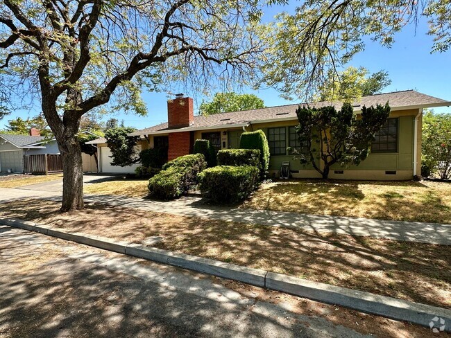 Building Photo - Quiet Street near Paul Moore Park Rental